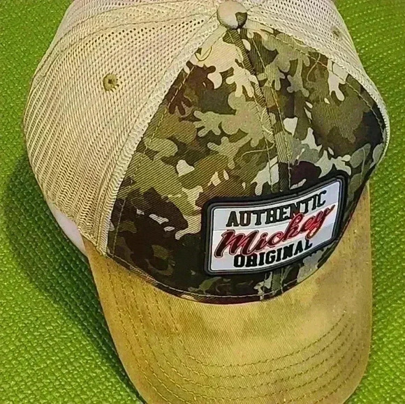 Authentic Disney original camo snapback mesh back hat - Picture 5 of 9